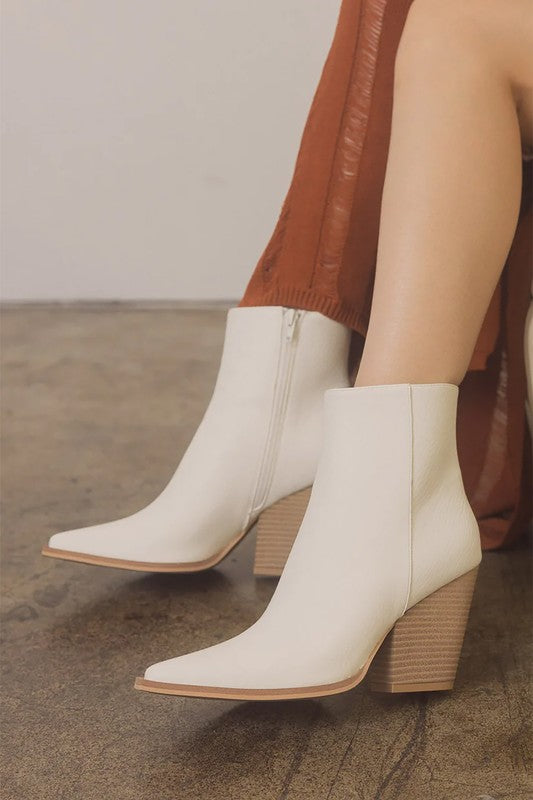 D-SONIA-WESTERN, ANKLE BOOT - House of Binx