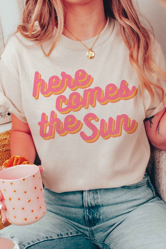 HERE COMES THE SUN GRAPHIC T-SHIRT - House of Binx 